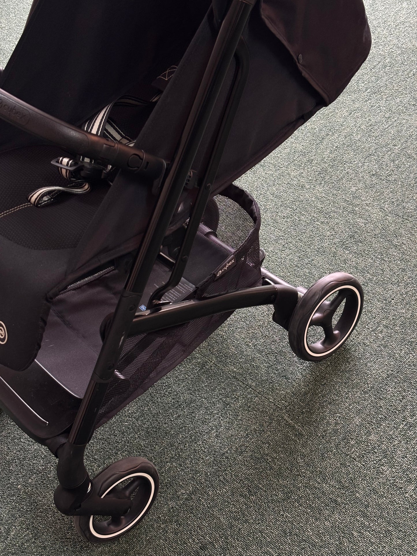 Beezy - Moon Black (DEMO Unit)